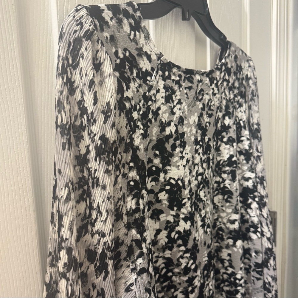 Simply Vera Vera Wang Black, White & Gray Floral Blouse Size XXL Women’s Top - Picture 13 of 15